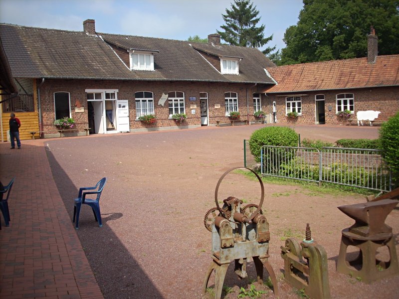 Estaminets flamands : A la gaieté, et Musée de la vie rurale à Steenwerck